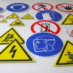 информирующие наклейки