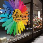 цветные наклейки на витрину