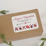 наклейка с логотипом на коробку