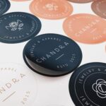 наклейка с логотипом