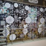 новогодняя наклейка на стекло