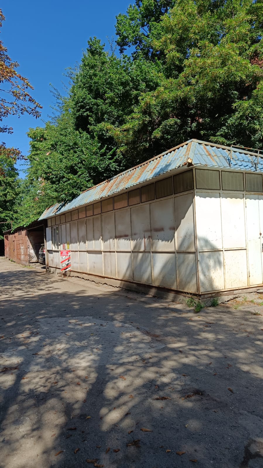 Вход во двор